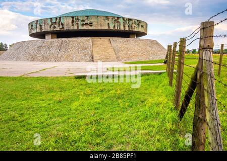 Lublin, Lubelskie / Pologne - 2019/08/17: Mausolée de Majdanek KL Lublin Nazis concentration et extermination camp - Konzentrationslager Lublin Banque D'Images