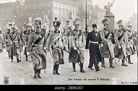 GUILLAUME II, empereur allemand (1859-1941) à gauche avec ses six fils Banque D'Images