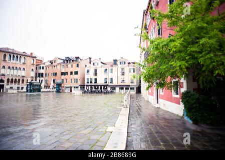 Venise. Italie - 13 mai 2019: Venise, Italie. Place Campo Sant Anzolo. Banque D'Images