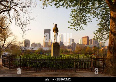 Pittsburgh, Pennsylvanie, États-Unis - vue sur le centre-ville depuis Allegheny Commons Park. Banque D'Images