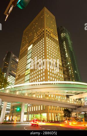 Gratte-ciel de la région de Shiodome dans le quartier de Shimbashi, Tokyo, Kanto, Honshu, Japon Banque D'Images