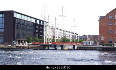 COPENHAGUE, DANEMARK - 05 JUILLET 2015 : le nouveau pont Circle avec des mâts comme un navire dans le port de Copenhague Banque D'Images