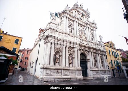Église Santa Maria del Giglio à Venise. Italie. Temps pluvieux. Banque D'Images