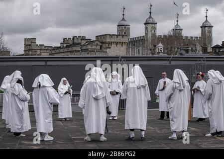 Londres, Royaume-Uni. 20 mars 2020. L'ordre Druid britannique célèbre le Printemps (Vernal) Equinox - marquant la fin de l'hiver astronomique à Tower Hill. Crédit: Guy Corbishley/Alay Live News Banque D'Images