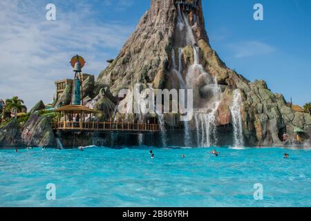 Orlando, Floride. 10 mars 2020. Vue partielle sur le volcan Krakatau à Volcano Bay dans la région de Universal Studios Banque D'Images