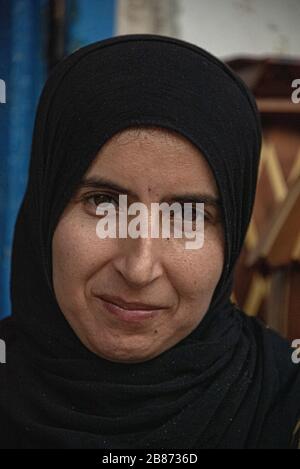 Essouria, Maroc - septembre 2017: Femme travaillant dans la coopérative d'huile d'argon - Portrait Natural Light Banque D'Images