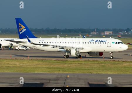 Air Astana Airbus A320 NEO sans moteur. Premier contrôle C (entretien intensif) pour les jets de la famille A320 à Almaty, Kazakhstan. Aéronef enregistré comme P4-KBH Banque D'Images