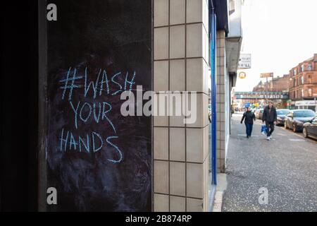 Partick, Glasgow, Écosse, Royaume-Uni. 20 mars 2020. Rappel « se laver les mains » craché sur les murs autour de Partick pendant l'éclosion de Cornoavirus crédit: Kay Roxby/Alay Live News Banque D'Images