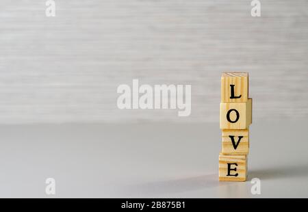 mot amour fait de lettres sur des cubes en bois 3 Banque D'Images