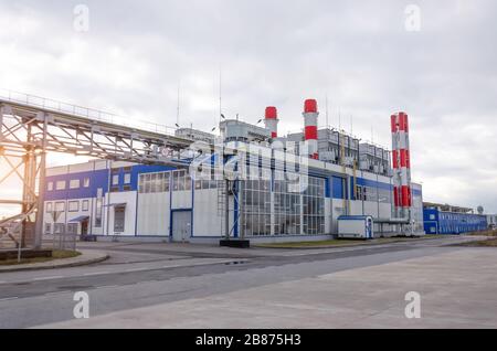 Le bâtiment est une usine de chaudières à gaz pour la production d'électricité et la fourniture d'électricité à d'autres entreprises Banque D'Images