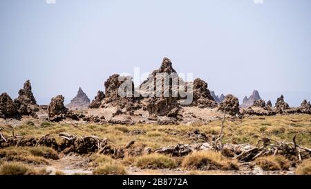 Afrique, Djibouti, Lac Abbe. Vue sur le paysage Moonlike de la formation de roches dans le lac Abbe. Banque D'Images