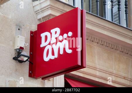 Bordeaux, Aquitaine / France - 11 24 2019 : boutique de signes du Pareil au Meme logo Store du Pareil au rêve DPAM French Banque D'Images