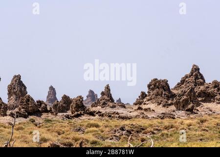 Afrique, Djibouti, Lac Abbe. Vue sur le paysage Moonlike de la formation de roches dans le lac Abbe. Banque D'Images