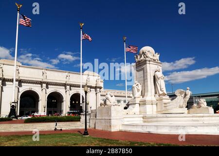 La fontaine Columbus à Union Station à Washington DC, États-Unis. Le mémorial de Christophe Colomb a été conçu par Lorado Taft. Banque D'Images