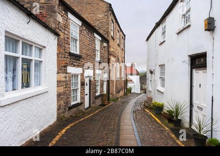Tower Street Castle Wynd, Richmond, Yorkshire du Nord, Angleterre, Royaume-Uni, le jour des pluies Banque D'Images