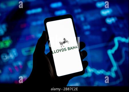 Pologne. 19 mars 2020. Dans cette photo, un logo Lloyds Bank apparaît sur un smartphone. Crédit: Mateusz Slodkowski/SOPA Images/ZUMA Wire/Alay Live News Banque D'Images