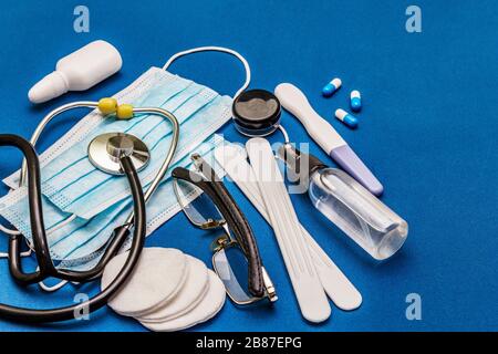 Ensemble de divers articles médicaux. Moyens de prévention, d'hygiène personnelle et de traitement des symptômes du coronavirus. COVID-19 pandémie, 2019-nCoV WO Banque D'Images