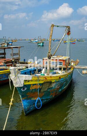 Jaffna, Sri Lanka - février 2020: Bateaux de pêche dans la zone de pêche de Jaffna le 23 février 2020 à Jaffna, Sri Lanka. Banque D'Images