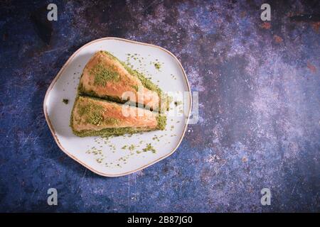 Pistache turque Baklava Havuc Dilimi. Dessert turc traditionnel. Noyer, pistache turc style Antep Baklava. Baklava de la cuisine turque. Banque D'Images