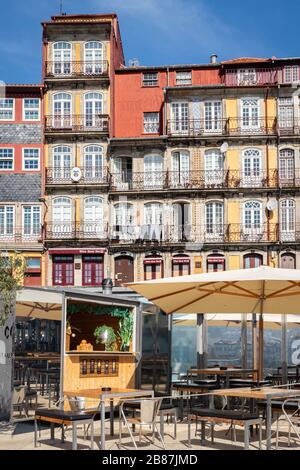 Cais da Ribeira, Porto, Portugal Banque D'Images