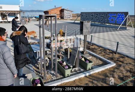 Higashimatsushima, Japon. 20 mars 2020. Les gens visitent pour prier à Ishinomaki Minamihama Tsunami Recovery Memorial Park, Ishinomaki, Miyagi-préfecture, Japon, le vendredi 20 mars 2020. Photo de Keizo Mori/UPI crédit: UPI/Alay Live News Banque D'Images