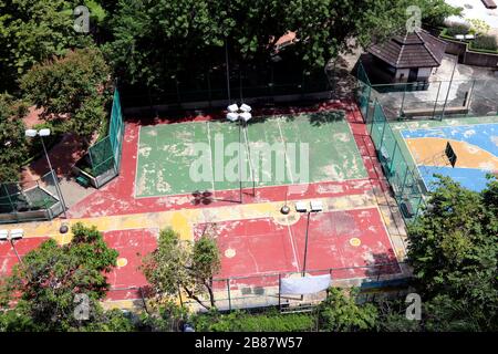 Terrain de sport vue de dessus du stade extérieur dans le jardin du parc public Banque D'Images