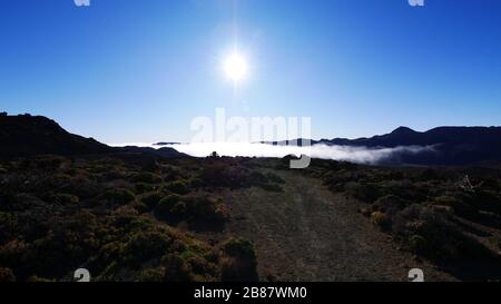 Tenerife, Espagne : brouillard se déplaçant sur le paysage du parc national du Teide Banque D'Images