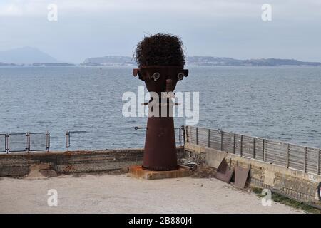 Bagnoli - Sculptura ferrosa dal pontile nord Banque D'Images