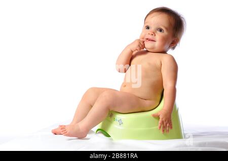 Mignon Drole Un An De Bebe Assis Sur La Potty Verte Toilettes Et Hygiene Formation De Pot Pour Enfant Isolee Sur Fond Blanc Photo Stock Alamy