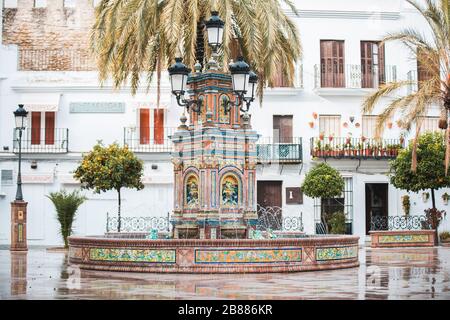 Fontaine carrelée 'Fontaine du petit poisson' (Fuente de los Pescaditos), située sur la Plaza de Espana Banque D'Images