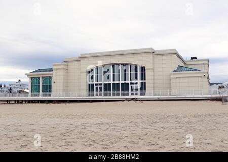 Le centre de congrès, vue de la plage du Cap May, New Jersey, États-Unis Banque D'Images