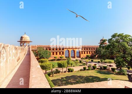 Belle cour du fort Jaigarh, Jaipur, Rajasthan, Inde Banque D'Images