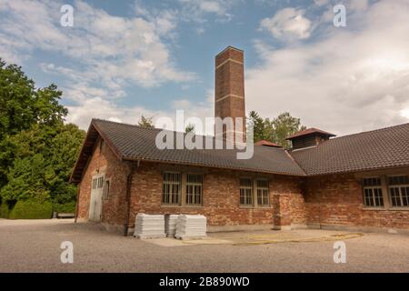 Cheminée de crématorium dans l'ancien camp de concentration allemand nazi de Dachau, Munich, Allemagne. Banque D'Images