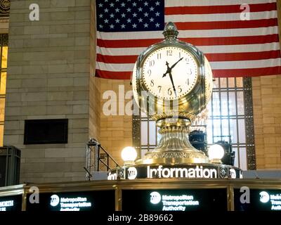 Horloge dans le hall principal du terminal Grand Central Banque D'Images
