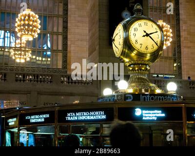 Horloge dans le hall principal du terminal Grand Central Banque D'Images