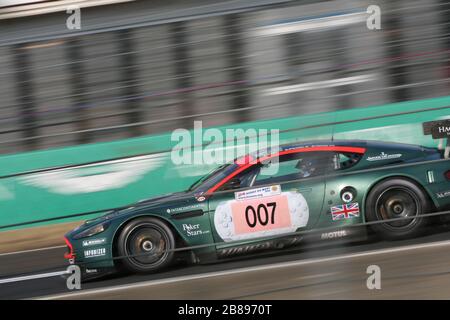 2006 le MANS 24 heures course - Aston Martin course DBR 9 conduit par: Tomáš Enge (CZ)/Darren Turner (GB)/Andrea Piccini (I) Banque D'Images