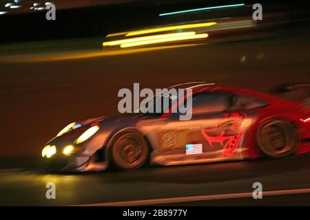 2009 le Mans 24 heures - Flying Lizard Motorsport porsche conduit par: Jörg Bergmeister (D)/Seth Neiman (USA)/Darren Law (USA) Banque D'Images