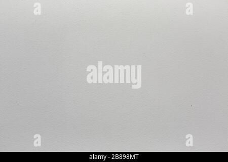 Mur de ciment blanc; papier de béton de pierre de texture, mur de stuc recouvert de plâtre de roche; grain de sol plein gris dégradé plat peint à fond pastel Banque D'Images