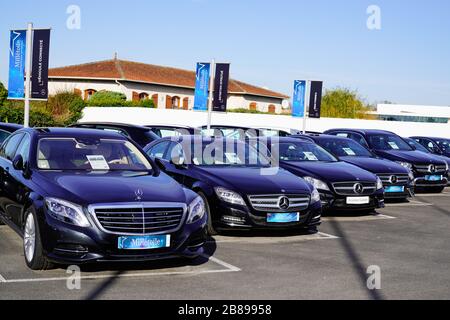 Bordeaux , Aquitaine / France - 12 04 2019 : mercedes voiture véhicule neuf à vendre location parc de concession Banque D'Images