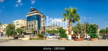 Kusadasi, Turquie – 07.18.2019. Station balnéaire de Kusadasi à Aydin une journée d'été ensoleillée Banque D'Images