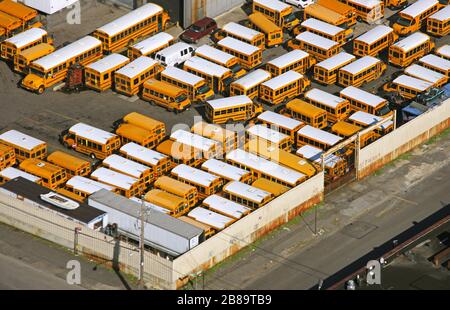 Dépôt de bus et d'autobus scolaires dans l'avenue Stillwell sur Coney Islande, 12.04.2009, vue aérienne, États-Unis, New York City Banque D'Images
