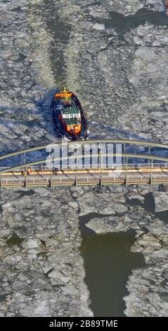 , brise-glace sur le canal de Wesel-Datteln à Marl, 08.02.2012, vue aérienne, Allemagne, Rhénanie-du-Nord-Westphalie, région de la Ruhr, Marl Banque D'Images