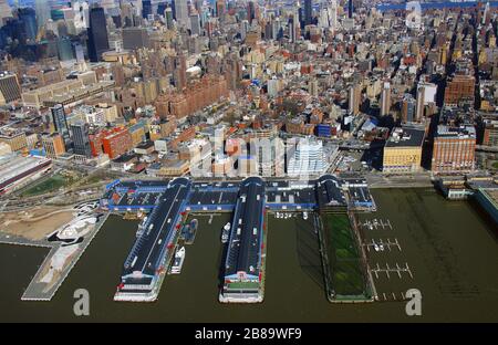 , Chelsea Piers sur le côté ouest de Manhattan dans le quartier de Chelsea, 12.04.2009, vue aérienne, États-Unis, New York City Banque D'Images