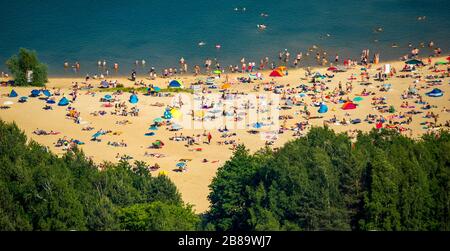 , baigneurs sur les plages de sable du lac Silver à Haltern, 05.06.2015, vue aérienne, Allemagne, Rhénanie-du-Nord-Westphalie, région de la Ruhr, Haltern am See Banque D'Images