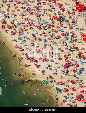 , baigneurs sur les plages de sable du lac Silver à Haltern, 05.06.2015, vue aérienne, Allemagne, Rhénanie-du-Nord-Westphalie, région de la Ruhr, Haltern am See Banque D'Images