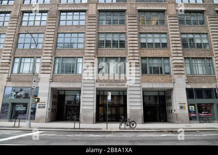 New York, États-Unis. 20 mars 2020. New York City, États-Unis. 20 mars 2020. En dehors de la vue du département du travail de l'État de New York dans le bas de Manhattan, comme le site de chômage de New York est submergé par les licenciements massifs dus aux hausses de Coronavirus (COVID-19), New York, NY, le 20 mars 2020. Le gouverneur de New York, Andrew Cuomo, a annoncé un verrouillage à l'échelle de l'État et? De nouvelles restrictions après le nombre de cas de coronavirus dans l'État ont grimpé de plus de 7 000 vendredi 20 mars 2020. (à partir de cet article). Crédit: SIPA USA/Alay Live News Banque D'Images