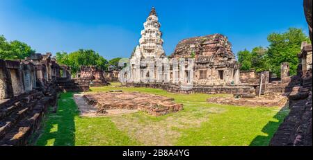 Panorama du parc historique Prasat Phanom WAN, Nakhon ratchasima, Thaïlande. Construit à partir de grès à l'époque des Khmers anciens Banque D'Images