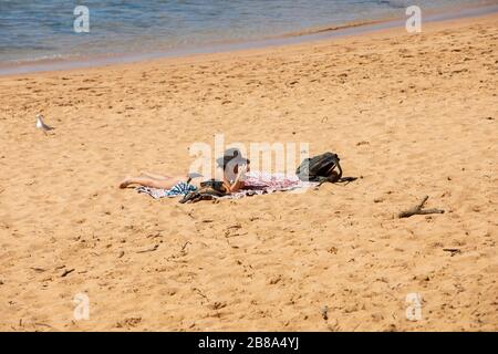 Sydney, Australie. 21 mars 2020. Avalon Beach,Sydney,Australie.Samedi 21 mars 2020. Les résidents de Sydney s'affligeent pendant une journée à la plage locale. Crédit: martin berry/Alay Live News Banque D'Images