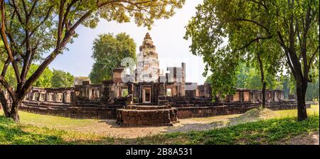 Panorama du parc historique Prasat Phanom WAN, Nakhon ratchasima, Thaïlande. Construit à partir de grès à l'époque des Khmers anciens Banque D'Images