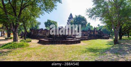 Panorama du parc historique Prasat Phanom WAN, Nakhon ratchasima, Thaïlande. Construit à partir de grès à l'époque des Khmers anciens Banque D'Images